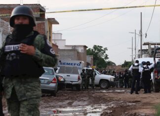 Mueren 12 sicarios en un choque con militares en el noreste de México
