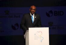 El Caribe restringe la movilidad y advierte de medidas ante aumento de casos