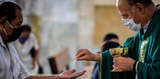 Iglesia católica mexicana reanuda las misas tras el cierre por pandemia