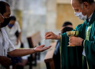 Iglesia católica mexicana reanuda las misas tras el cierre por pandemia