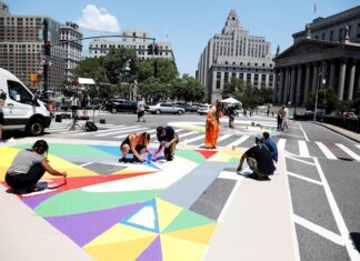 Nueva York pinta un mural de «Black Lives Matter» frente a la Torre Trump