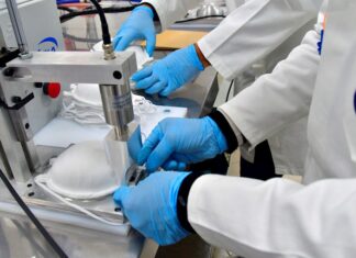 El inventor de la N95 suspende su jubilación para luchar contra la pandemia