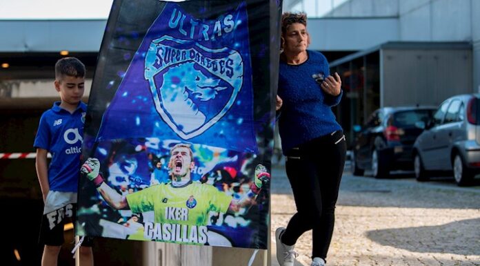 Aficionados quieren que Casillas juegue un minuto y sea campeón con el Oporto