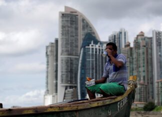 Barrio pobre de Panamá sobrevive a la pandemia gracias a la pesca artesanal