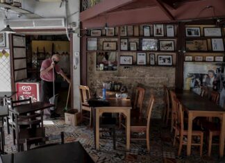 Río abre restaurantes en su rápida desescalada pese a elevada tasa de muertes