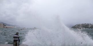 Tormenta tropical Cristina cobra fuerza mientras se aleja de costas mexicanas