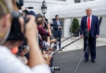 Caravana de apoyo a reelección de Trump reúne a miles de partidarios en Miami