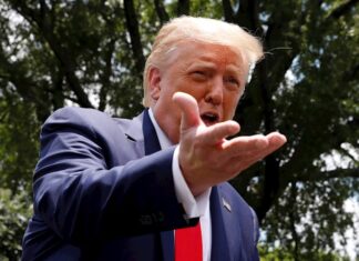 Trump pide fijarse más en crisis de COVID en México y menos en la de EE.UU.