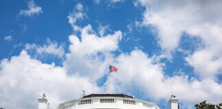 Un 4 de Julio con récord de COVID-19 en Florida aunque Trump ve recuperación pronto