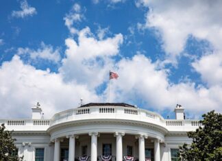 Un 4 de Julio con récord de COVID-19 en Florida aunque Trump ve recuperación pronto