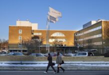 Suecia cierra la frontera con Noruega por brote de variante británica Instalaciones de la farmacéutica