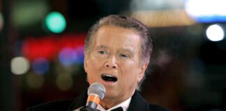Muere el icónico presentador de televisión Regis Philbin a los 88 años Regis Philbin