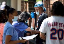 Nueva York no reabrirá sus escuelas si la tasa de positivos llega al 3 %