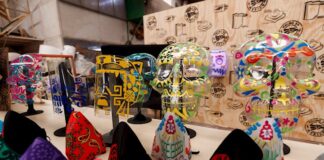 Fabrican cubrebocas inspirados en la cultura mexicana mascara