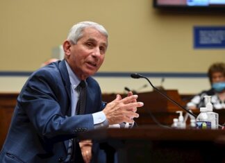 Fauci espera que China y Rusia prueben sus vacunas antes de administrarlas Fucci