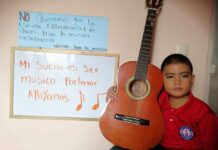 Escuela especial para formar niños en la música a punto de desaparecer nino