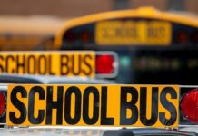 Maestros de Florida ganan una batalla contra la orden de reapertura en Florida bus