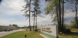 Un hondureño bajo custodia de Inmigración de EE.UU. muere por coronavirus Centro de Detención