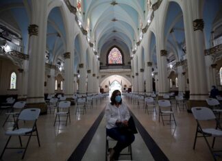 Panamá abre con limitaciones más actividades económicas en medio de la pandemia Panamá (Panamá).