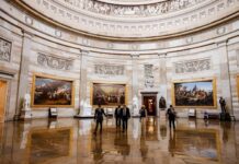 Los demócratas de EE.UU. ceden para intentar salvar el nuevo plan de rescate