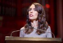 Nueva Zelanda aplaza un mes las elecciones generales por el rebrote de COVID-19 Jacinda Ardern