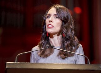 Nueva Zelanda aplaza un mes las elecciones generales por el rebrote de COVID-19 Jacinda Ardern