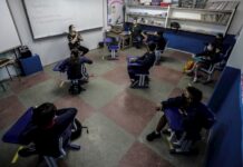 El regreso a las aulas, otro dilema en América ante la COVID aula