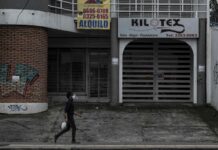 Costa Rica inicia agosto con la apertura económica y preocupada por los casos graves costa rica