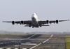 Se sale de la pista un avión con unos 180 pasajeros al aterrizar en la India
