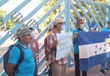 Empleados de CONAPID en protesta porque se les adeudada dos meses de salario