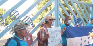 Empleados de CONAPID en protesta porque se les adeudada dos meses de salario