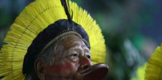 El histórico cacique indígena Raoni, hospitalizado con COVID-19 en Brasil