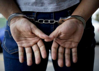 Hombre golpea a un guardia de un parque en Orlando por uso de mascarillas