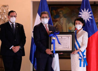 Honduras condecora a la embajadora de Taiwán y a la representante del UNFPA