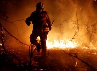 Cerca de 3.500 evacuados y 10.000 hectáreas quemadas por incendios en España
