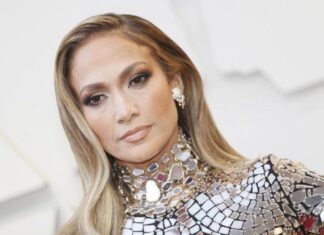 Jennifer López se prepara para lanzar su línea de cosméticos de JLo Beauty