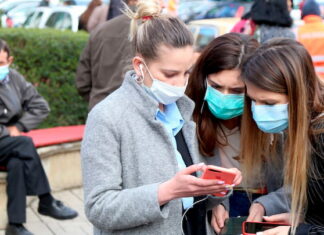 La OMS apela a los jóvenes mientras la pandemia alcanza 20 millones de casos