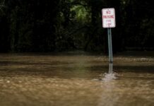 Una niña, primera víctima mortal conocida del huracán Laura en EE.UU.