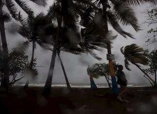 Laura va a Cuba con vientos más fuertes y el huracán Marco se acerca a EE.UU.