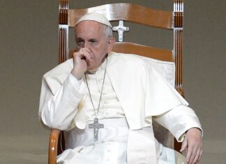 Papa denuncia que países del norte se enriquecieron explotando a los del sur