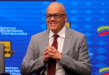 El vicepresidente de Comunicación de Venezuela confirma que padece COVID-19 Jorge Rodríguez.