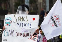 Trabajadores de la salud marchan en México para exigir libertad de médico Mexico Medicos