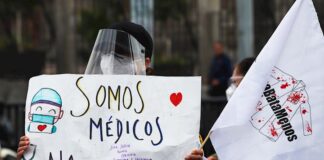 Trabajadores de la salud marchan en México para exigir libertad de médico Mexico Medicos