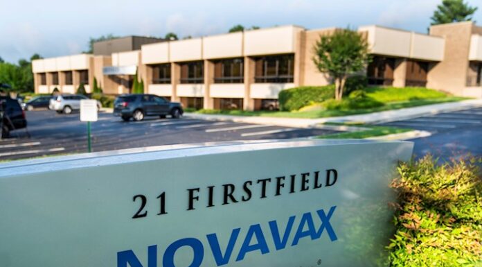 Novavax logra la vía rápida para la aprobación de su posible vacuna en EE.UU. Novavax