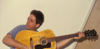 Muere Jack Sherman, ex guitarrista de Red Hot Chili Peppers, a los 64 años