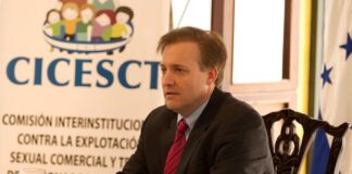 EE.UU. dona 3 hospitales de campaña a Panamá para reforzar la lucha contra la COVID Stewart Tuttle