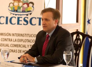 EE.UU. dona 3 hospitales de campaña a Panamá para reforzar la lucha contra la COVID Stewart Tuttle