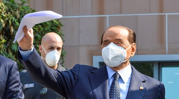 Berlusconi sigue dando positivo al coronavirus un mes después de su contagio Berlusconi