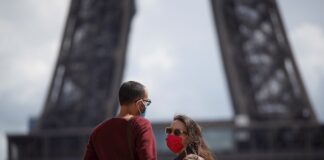 Francia prevé más restricciones y test para frenar la epidemia paris