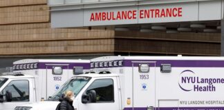Nueva York reporta una muerte por COVID-19, su cifra diaria más baja hospital new york